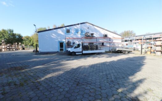 800 qm Hallen- inkl. Bürofläche | ca. 3.000 qm umzäunte Freifläche