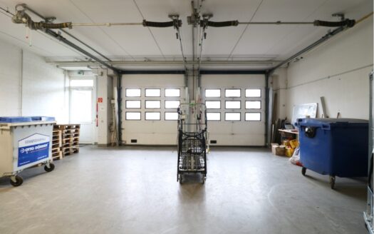 365 qm Lagerhalle und 400 qm Bürofläche in Rellingen zu vermieten