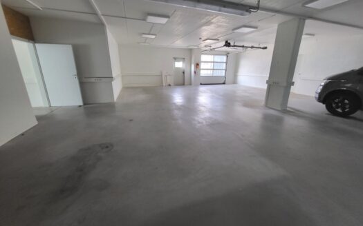 349 qm moderne Gewerbefläche und 75 qm Bürofläche