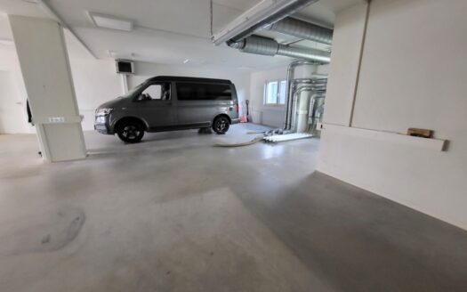 349 qm moderne Gewerbefläche und 75 qm Bürofläche