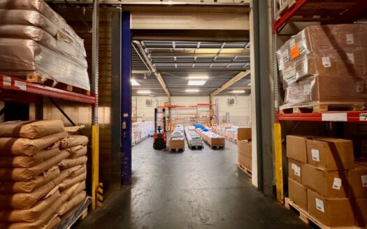 1370m2 Lager / Halle (bis zu 2.000 Pallettenplätze) in Stockstadt am Main zu vermieten