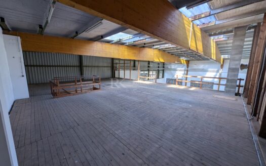 Lager-/ Hallenfläche in Wedel + ebenerdige Andienung + Büroraum