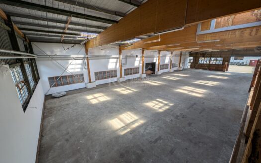 Lager-/ Hallenfläche in Wedel + ebenerdige Andienung + Büroraum