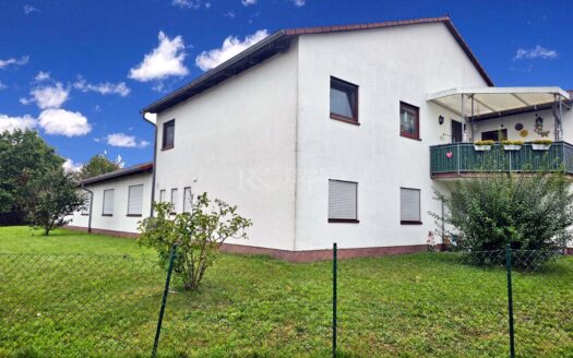 Vielseitige Gewerbeimmobilie mit ca. 340 m² Halle/Lager, ca.150 m² Bürofläche & ca.133 m² Wohnung