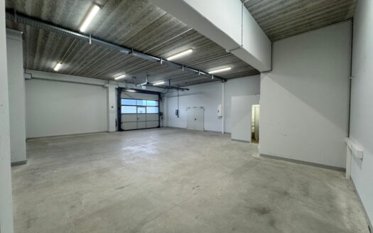 Repräsentativer Firmensitz – Halle/Lager + Büro