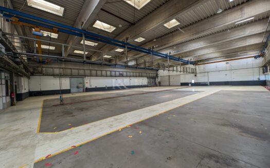 Unternehmensstandort – Halle/Produktion in Giesen zu verkaufen