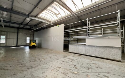 ca. 870 m2 Lager und ca. 80 m2 Büro in Aßlar zu vermieten