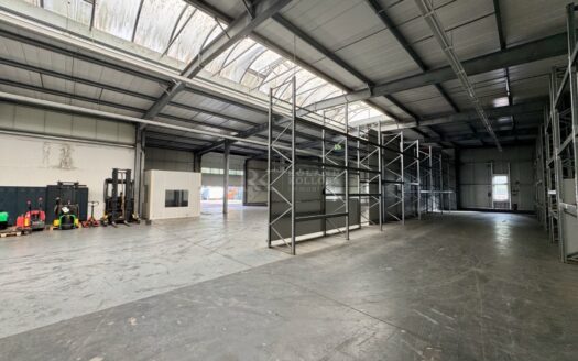 ca. 870 m2 Lager und ca. 80 m2 Büro in Aßlar zu vermieten