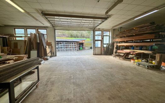 Toreinfahrt (Stirnseite) Produktionshalle