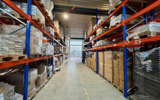 ca. 625 m² Produktions-/Lagerfläche und ca. 20 m² Büro in Solms zu vermieten