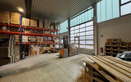 ca. 625 m² Produktions-/Lagerfläche und ca. 20 m² Büro in Solms zu vermieten